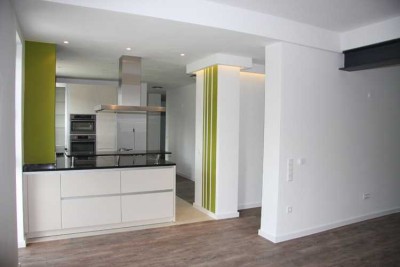 Luxuriöse 150 qm 6-Zimmer-Wohnung inkl. hochwertiger Küche, Kamin & traumhaftem Garten