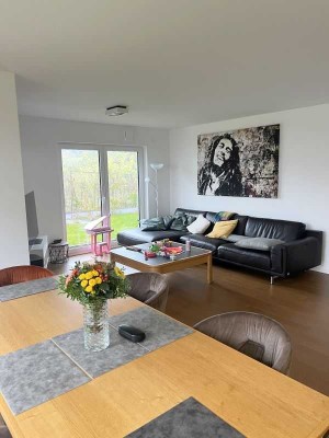 Neubau-Luxus mit Garten - Stillvolles Wohnen auf einer Ebene mit zwei Garagen!