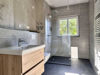 **** Besondere, großzügige 3- bis 4-Zi.-Wohnung mit Dachterrasse in Stadtfeld