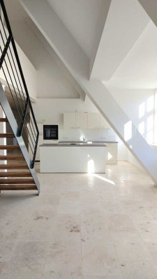Wohnen & Arbeiten: EBK-Naturstein-Fußbodenheizung-Heizkosten minus 80%-100% erneuerbare Energie