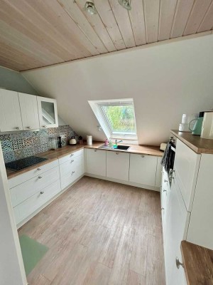 Helle 3-Zimmer-DG-Wohnung mit Balkon und EBK in Waldems