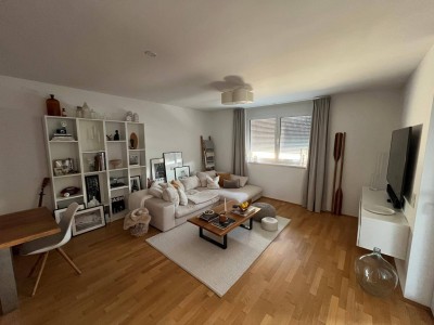 Privat: Stylishe 90 m² Dachgeschosswohnung mit hochwertiger Ausstattung und großzügiger Terrasse