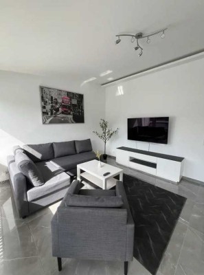 Penthouse mit Waldblick: Teil möbliert, neu saniert, 3-seitige Terrasse in Karlsruhe