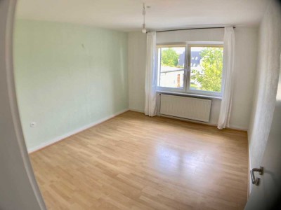 **helle 2,5-Zi.-Wohnung im 2.OG eines gepflegten MFH, zentrale Lage & Wg tauglich*