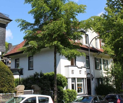 BIK: Historischer Charme trifft moderne Eleganz: Charmantes Dreifamilienhaus mit prächtiger Fassade