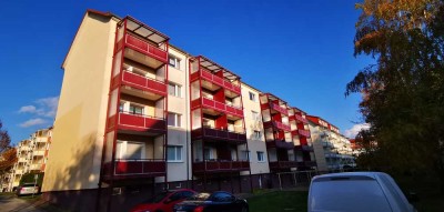 Schöne Einraumwohnung mit Einbauküche, Bad mit Fenster, Balkon auf der  Südseite
