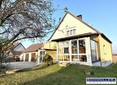 Ein- oder Zweifamilienhaus mit großem Garten