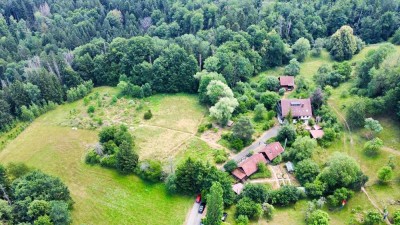 Traumkulisse mit Talblick: 3,5 ha für Wohnen, Arbeit, Freizeit, Tierhaltung und kreative Projekte