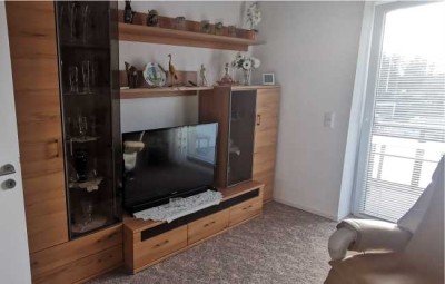 HÜBSCHE MÖBLIERTE* 1-R-WOHNUNG, KÜCHE, BALKON, PARKPLATZ, FAHRSTUHL