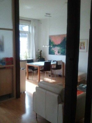 Geräumige 2-Zimmer-Altbauwohnung mit Balkon in Karlsruhe-Südstadt/Bahnhofsnähe