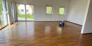 Neuwertige 4,5 Zimmer Loft-Wohnung mit Terrasse & Garten