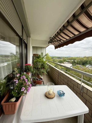 Wohnen mit Ausblick: Gepflegte 3-Zimmer-Wohnung mit Loggia