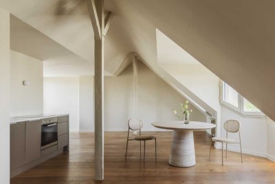 Anspruchsvoll renovierte Dachgeschoss-Maisonette mit großer Dachterrasse