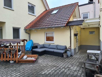 Exklusive, modernisierte 2-Zimmer-Maisonette-Wohnung mit EBK in Büttelborn