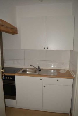 Schicke Wohnung, guter Schnitt,moderne und schöne Ausstattung, Laminat, Isolierglasfenster!