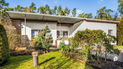 Geräumiger Bungalow mit Garage, Gartenidylle, Gartenhäuschen und lebenslangem Wohnrecht