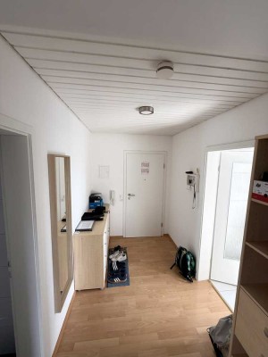 Helle und modernisierte 2-Zimmer-DG-Wohnung mit Balkon in Filderstadt-Bernhausen