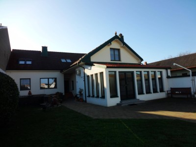 Großzügiges Einfamilienhaus mit herrlichem Garten und vielen Zimmern!