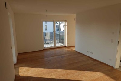 Neubau: Helle 3-Zimmer-Wohnung mit Südbalkon und EBK in Hallbergmoos