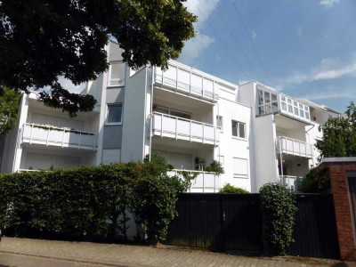 2 ZKB Wohnung mit TG Stellplatz, BJ 1991, Westbalkon, EG, vermietet.
