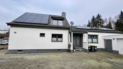 Doppelhaushälfte mit Garten, Garage & viel Platz wartet auf neue Familie!