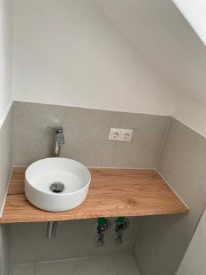 Erstbezug nach Kernsanierung: moderne 2,5-Zimmer-Dachgeschosswohnung in Kronach-Kreuzberg