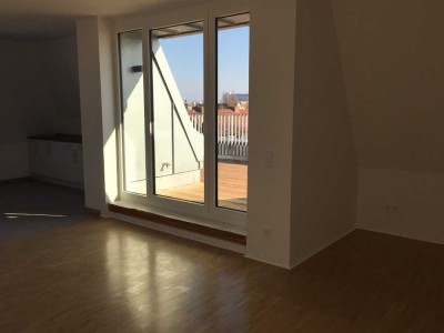 Schöne 5-Zimmer-Wohnung ca. 132,76 m² mit Loggia, Balkon & großer Dachterrasse im Neubau aus 2016