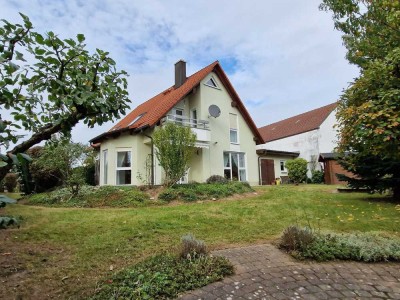 Helles, geräumiges und gepflegtes Einfamilienhaus mit schönem Garten (keine Makler!)