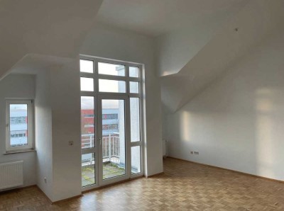 Lichtdurchflutete 4 Zimmer Wohnung mit 4 Balkonen ab 01.10.2025