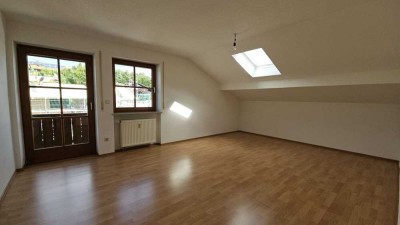 Attraktive 3-Zimmer Wohnung bei Traunstein - Balkon, TG-Stellplatz, Kelleraum, Pelletsheizung