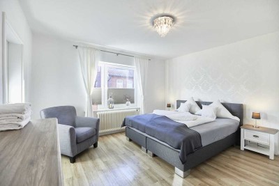 KOMPLETTES FERIENHAUS MITTEN IM ORTSKERN