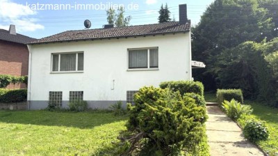 Freistehendes Haus in solider Bauweise, viel Potential u. 687 m² Grundstück zu verkaufen - nur 2 Fuß