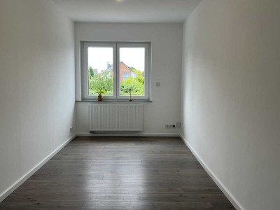 Erstbezug nach Sanierung mit Balkon: Exklusive 3-Raum-Wohnung mit geh. Innenausstattung in Spenge