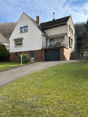 Zweifamilienhaus am Ortseingang Heimbach zu verkaufen!