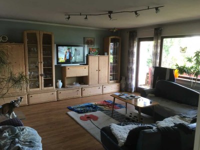 Modernisierte Wohnung mit viereinhalb Zimmern und Balkon in Böhmfeld