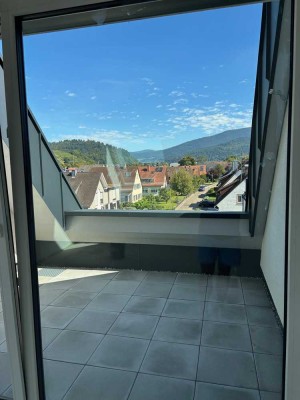 Schöne, helle Dachgeschosswohnung zum Erstbezug