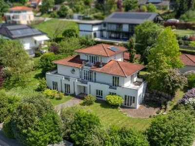 Moderne Villa in Ortsrandlage