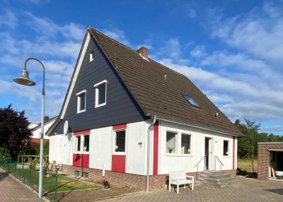 Freistehendes 2 Familienhaus auf großem Grundstück