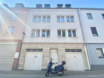 Einfamilienhaus Stadthaus (3 große Wohnungen + 2 Gewerbeeinheiten + 2 Garagen) in Krefeld Mitte
