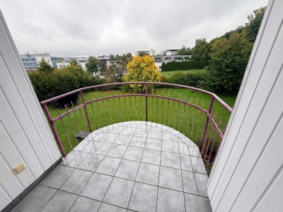 Stilvolle, modernisierte 1-Raum-Wohnung mit Balkon und EBK in Pforzheim