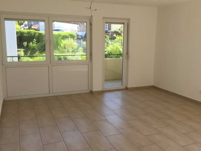 Helle,  3,5-Zimmer-Wohnung mit Balkon und EBK in Freiberg am Neckar