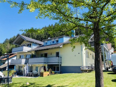 Wunderschöne helle & exklusive 3 Zimmer Dachgeschoss Wohnung mit Blick auf die Berge