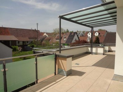 Traumhaft schöne 2 Zimmer Penthouse-WHG mit hochwertiger EBK, Terrasse, TG-und Außenstellplatz