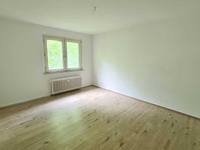 Schön und lichtdurchflutet! Renovierte und gemütliche 2 Raum Wohnung in GE-Schalke!