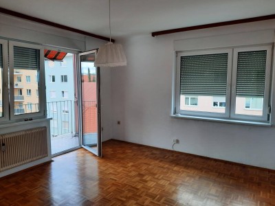 Helle Wohnung in super Lage / 70m2/ mit Balkon / WG tauglich