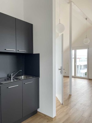 Exklusive 2-Raum-Dachgeschosswohnung mit luxuriöser Innenausstattung, EBK und Klimaanlage