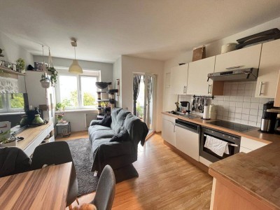 Hübsche, helle 2 Zimmer Mietwohnung mit Südloggia in der Weinhartstraße