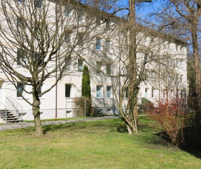 Generalsanierte, helle &amp; ruhige 2 - Zimmer-Wohnung mit Loggia