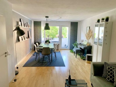 Möblierte, helle 3,5-Zimmer-Wohnung mit Balkon in Schwabing