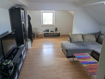 gepflegte 2 Zimmer Wohnung mit Einbauküche im grünen